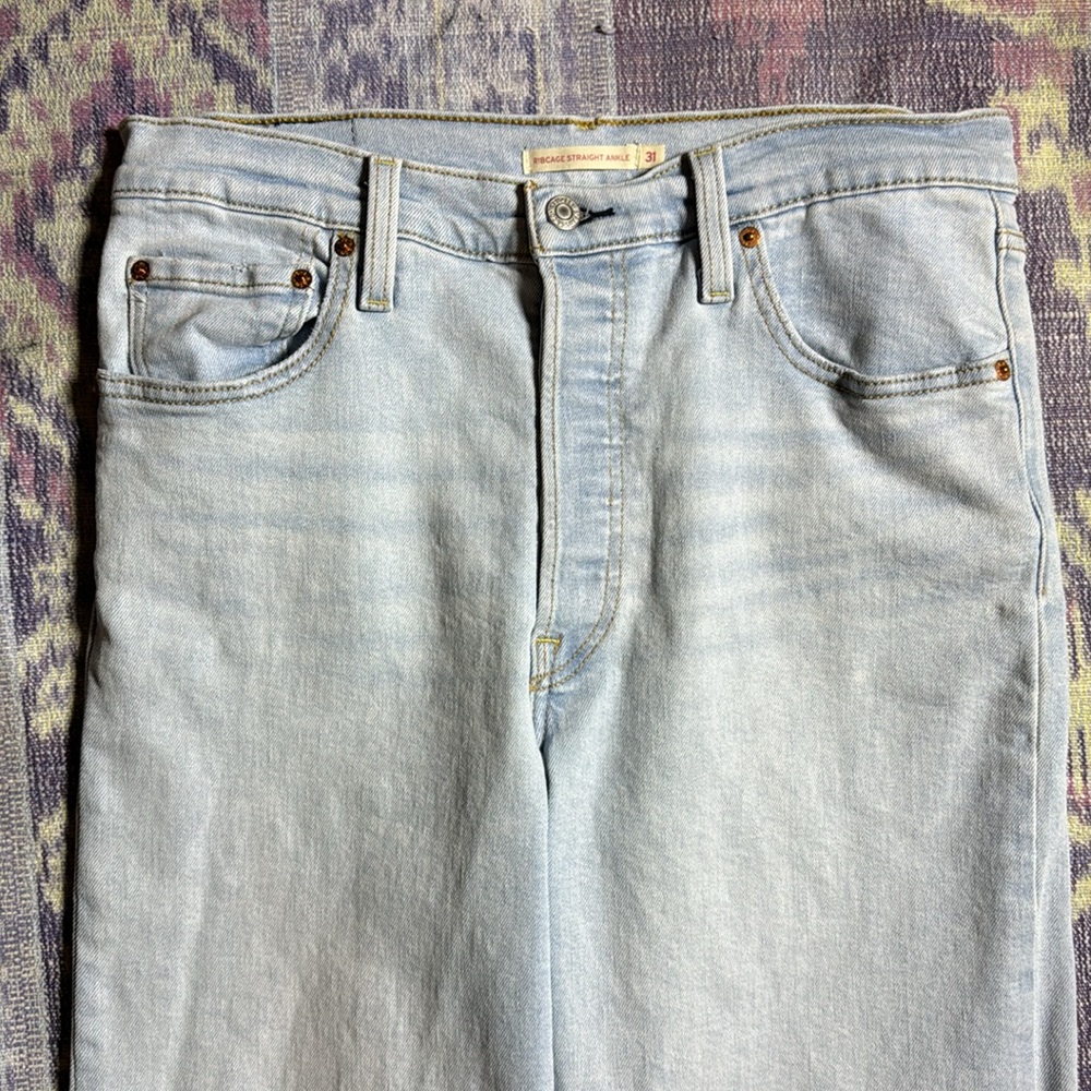 Levi's Women's Ribcage Straight Ankle Jeans - Picture 11 of 14